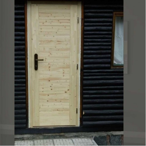  venkovní vchodové dřevěné dveře do domu
