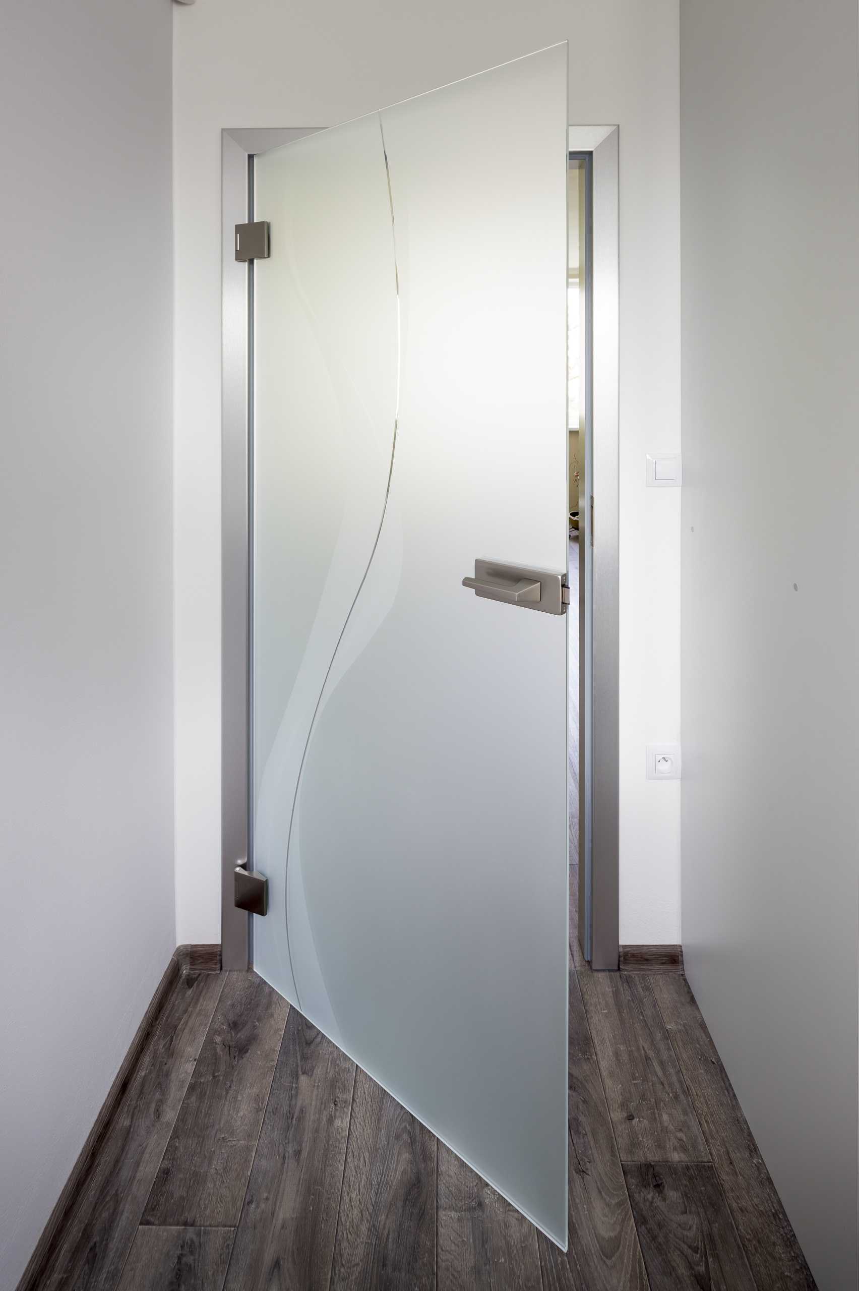 Celoskleněné dveře otočné