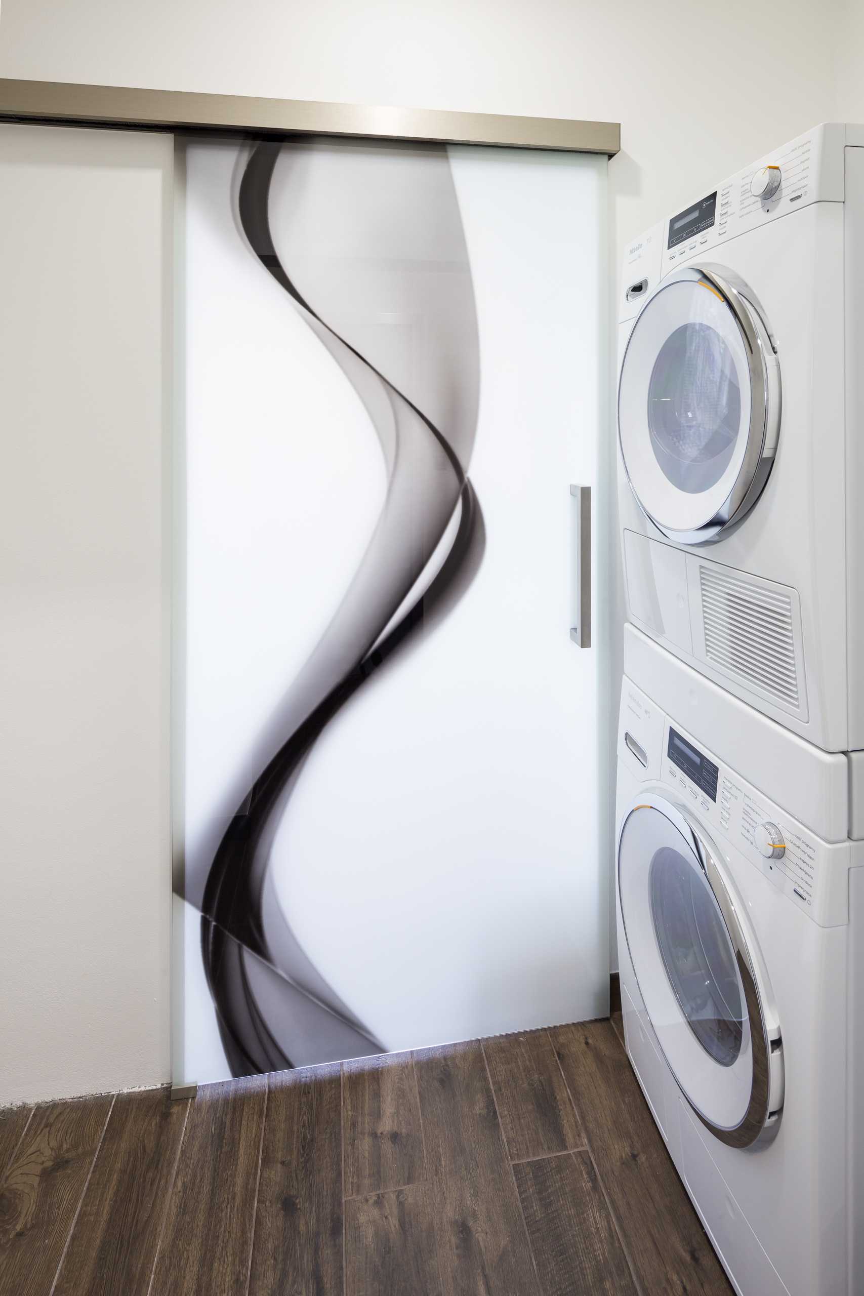 Celoskleněné dveře posuvné na stěnu